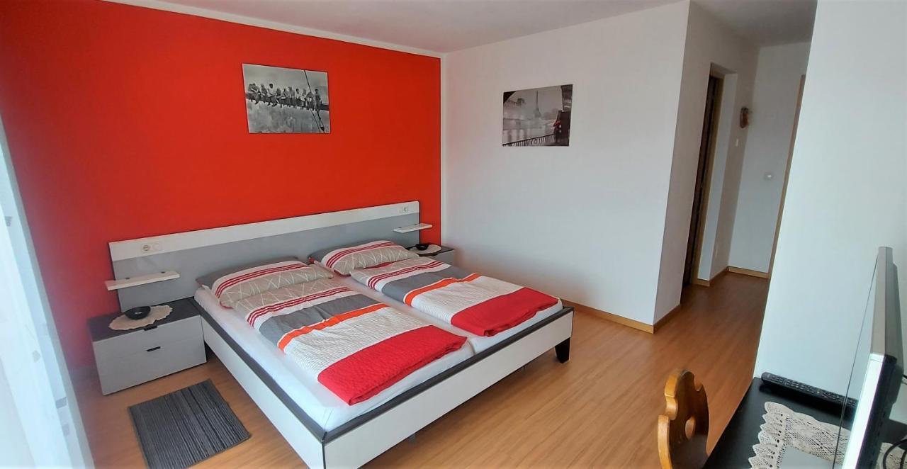 B&B Gasthaus Lieg 卡斯特尔罗托 外观 照片