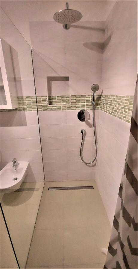 B&B Gasthaus Lieg 卡斯特尔罗托 外观 照片