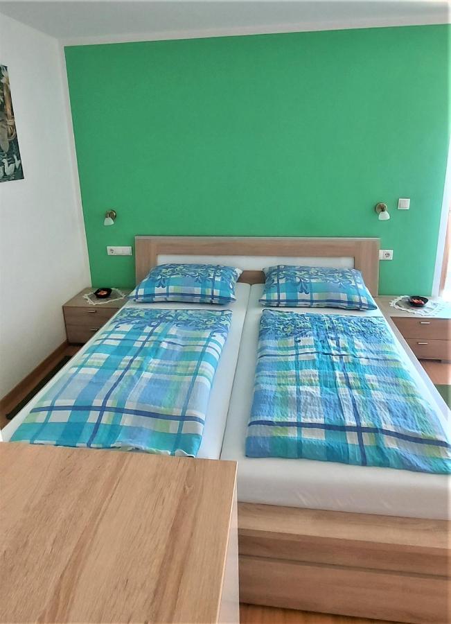 B&B Gasthaus Lieg 卡斯特尔罗托 外观 照片